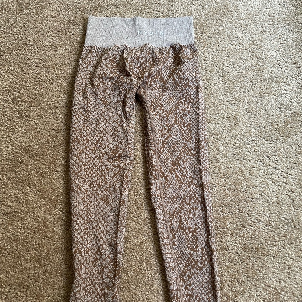 New nvgtn brown pants super cute and comfortable